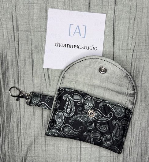 Verdigris Noir Upcycled Silk AirPods Pro Case - Image 2