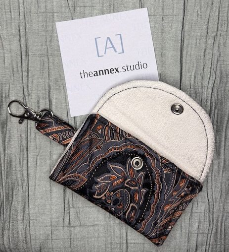 Burnished Sienna Upcycled Silk AirPods Pro Case - Image 2